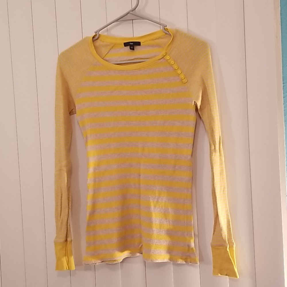 💥Long sleeve Gap shirt 💥2 for $20💥